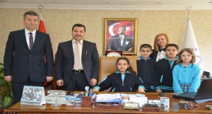 Osmangazi Ortaokulu Yönetici, Öğretmen ve Öğrencileri Milli Eğitim Müdürümüzü Ziyaret Ettiler.