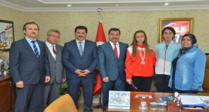 Türkiye Liseler Arası Taekwondo Şampiyonası İkincisi Öğrencimiz Milli Eğitim Müdürümüzü Ziyaret Etti.