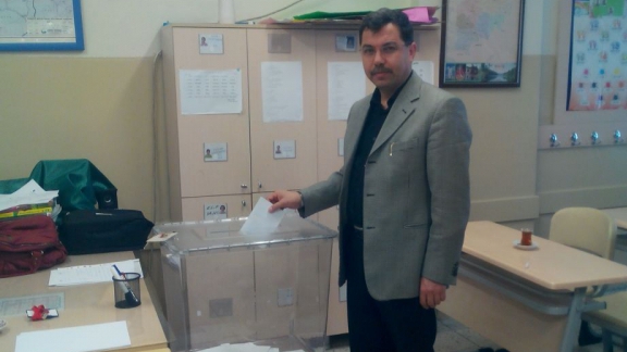 Milli Eğitim Müdürü İsmail ALTINKAYNAK İlksan Seçimleri İçin Oy Kullandı 