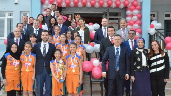 Gençlik ve Spor Bakan Yardımcımız Abdurrahim Boynukalın Bozüyük Mehmet Akif Ersoy Ortaokulunu Ziyaret Etti