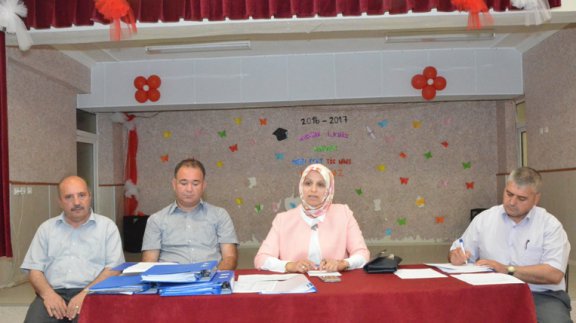 Mesleki ve Teknik Eğitim Değerlendirme Toplantısı Atatürk İlkokulu Toplantı Salonunda Yapıldı