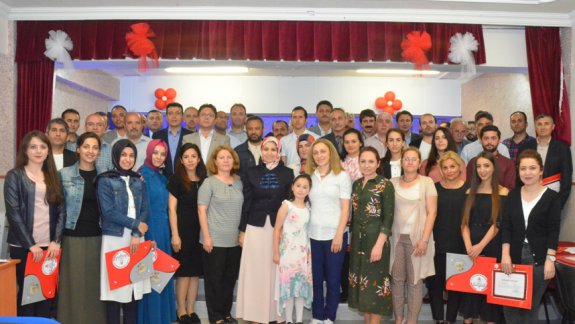 Bilecik Öğrenme Şenliği Belge Töreni Atatürk İlkokulu Konferans Salonunda Yapıldı