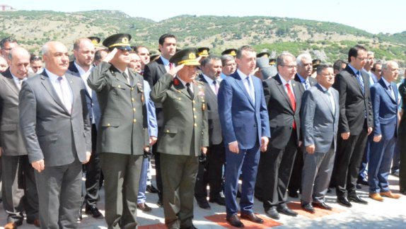 15 Temmuz Demokrasi ve Milli Birlik Günü Programı Kapsamında Şehitlik Ziyareti Gerçekleştirildi