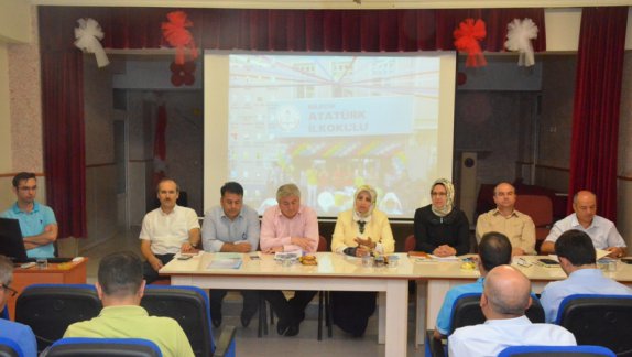 Merkez İlçe Okul/Kurum Müdürleri Toplantısı Atatürk İlkokulu Toplantı Salonunda Yapıldı