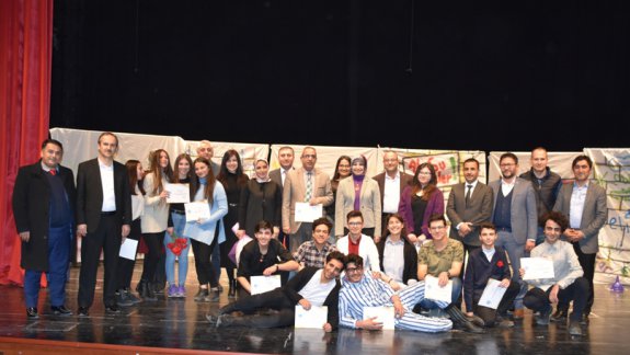 Söğüt Anadolu Lisesi Öğrencileri Ah Şu Gençler Adlı Tiyatroyu Sahnelediler