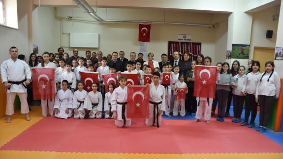 TOKİ İlkokulu/Ortaokulunda Spor Salonu Açılışı Gerçekleştirildi.