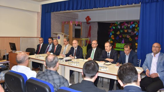 Merkez İlçe Okul ve Kurum Müdürleri İstişare Toplantısı Atatürk İlkokulu Konferans Salonunda Gerçekleştirildi
