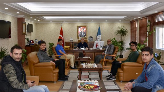 İl Milli Eğitim Müdürümüz Dr. Güsamettin Erdoğan Bilgi ve Kültür Yarışmasında Türkiye Üçüncüsü Olan Öğrencilerimizi Kabul Etti