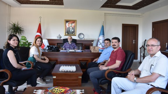 Genç Başarı Eğitim Vakfı Yetkilileri Müdürümüz Dr. Güsamettin Erdoğanı Ziyaret Etti
