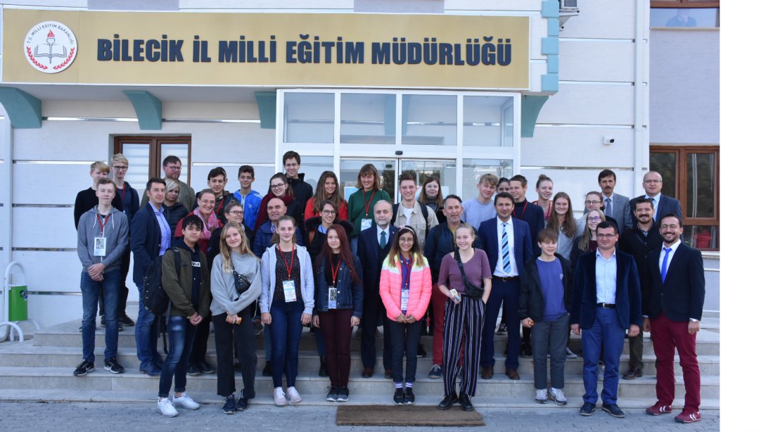 Yabancı Misafirlerden İl Milli Eğitim Müdürümüz Dr. Güsamettin Erdoğana Ziyaret