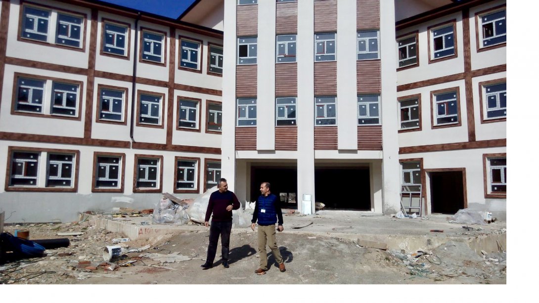 İl Milli Eğitim Müdürümüz Ramazan Çelik, Osmaneli İlçesinde yapımı devam eden Balaban İlkokulu inşaatında incelemede bulunarak İlçe Milli Eğitim Müdürü Mahmut Ekinciden bilgi aldı