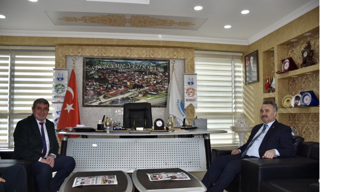 İl Milli Eğitim Müdürümüz Ramazan ÇELİK, Vezirhan Belediye Başkanı Hüseyin OCAK ile görüşme gerçekleştirdi.