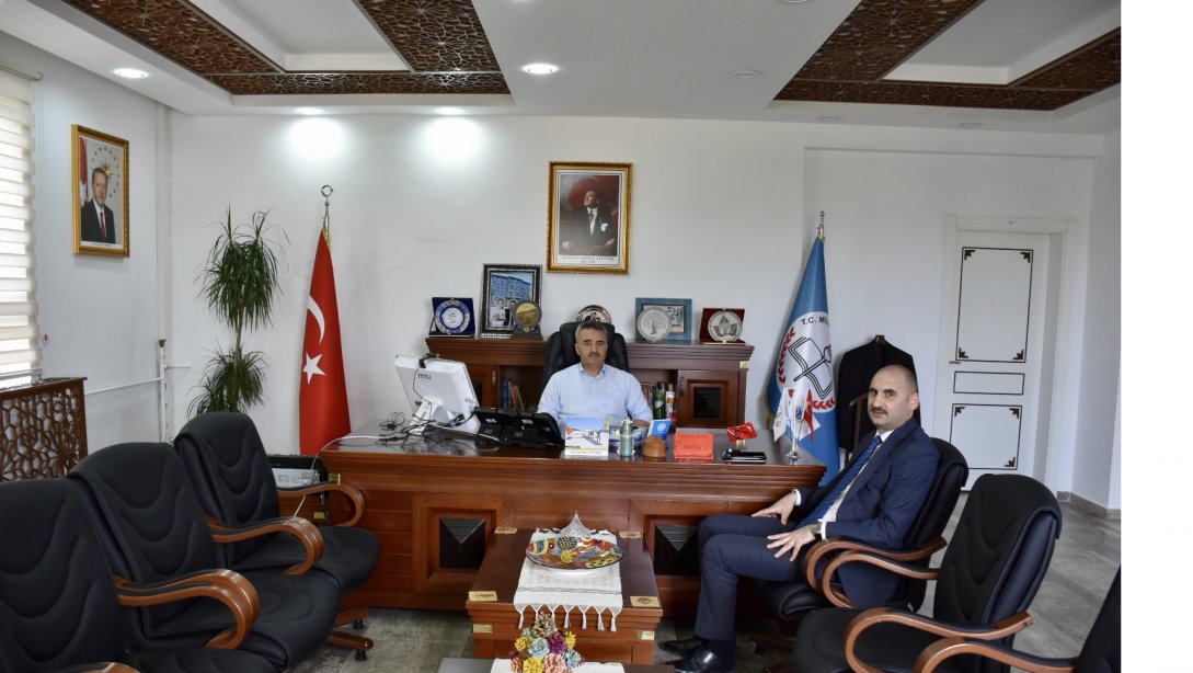 Bilecik Gençlik ve Spor İl Müdürü Yasin ÖZDEMİR, İl Milli Eğitim Müdürümüz Ramazan ÇELİK'i makamında ziyaret etti.