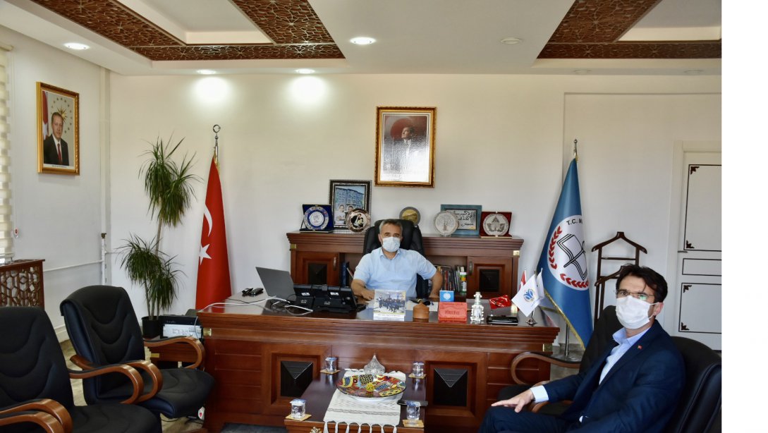 Bozüyük Dodurga Belediye Başkanı Selim TUNA , İl Milli Eğitim Müdürümüz Ramazan ÇELİK 'i Makamında Ziyaret Etti.