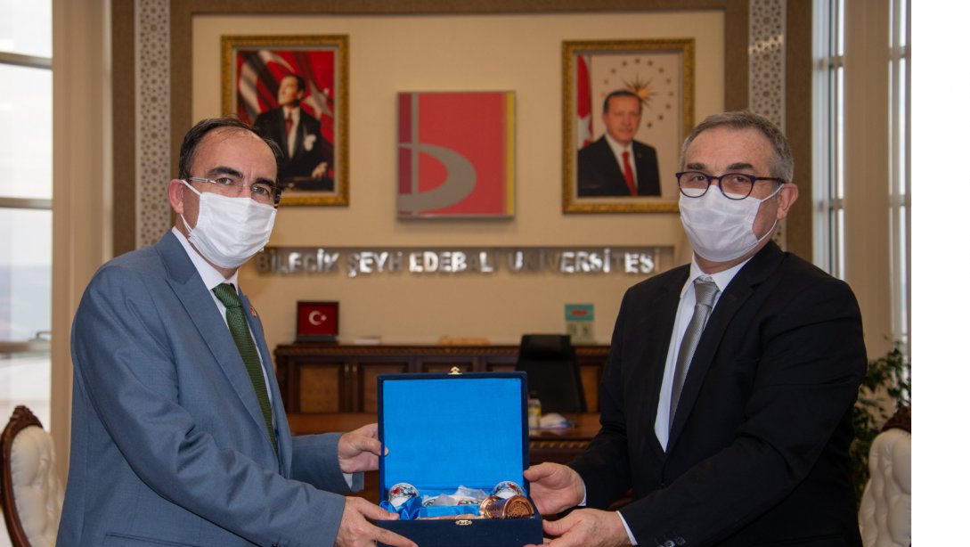 İl Milli Eğitim Müdürümüz Mustafa Sami AKYOL, Bilecik Şeyh Edebali Üniversitesi Rektörü Prof. Dr. Şükrü BEYDEMİR'i ziyaret etti.
