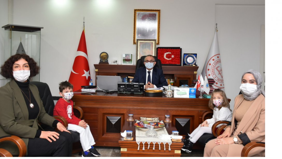 İlimiz Merkez Mehmet Nuri Efendi Anaokulu'ndan İl Milli Eğitim Müdürümüz Mustafa Sami AKYOL'a anlamlı hediye.