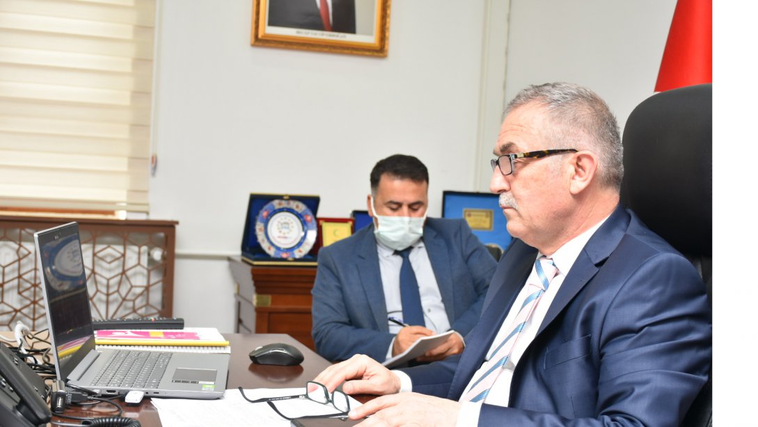 İl Milli Eğitim Müdürümüz Mustafa Sami AKYOL ve tüm İl Müdürleri Bakan Yardımcısı Mahmut ÖZER başkanlığında telekonferans yoluyla yapılan toplantıya katıldılar.
