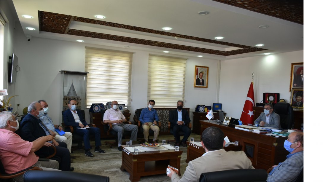 İl Milli Eğitim Müdürümüz Mustafa Sami AKYOL, Merkez İlçe İlkokul müdürleriyle toplantı gerçekleştirdi.