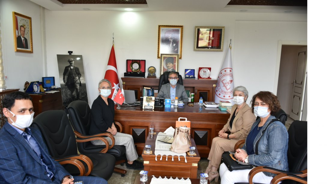 Bilecik Kadın girişimci üretim Yönetim Kurulu Müdürü ve Yönetimi  İl Milli Eğitim Müdürümüz Mustafa Sami AKYOL'u makamında ziyaret ettiler.