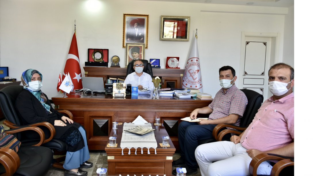 İl Milli Eğitim Müdürümüz Mustafa Sami AKYOL, Merkez İlçe İmam Hatip Okulları Müdürleriyle toplantı gerçekleştirdi.