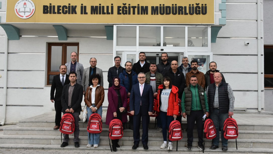 İl Milli Eğitim Müdürü Mustafa Sami AKYOL, Deprem Bölgesinde Görev Yapan Milli Eğitim Arama-Kurtarma Ekibini Makamında Ağırladı.