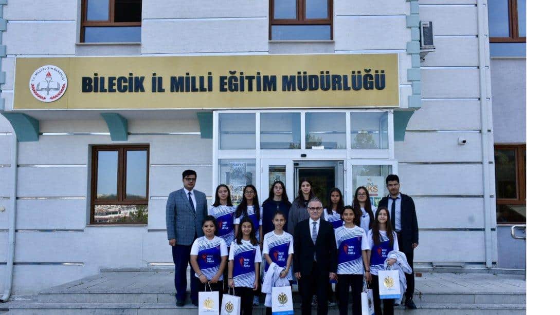İl Milli Eğitim Müdürümüz Mustafa Sami AKYOL, İlimizde yapılan Okullar Sporları Bölge Grup Müsabakalarında dereceye giren öğrencilerimizi Makamında ağırladı