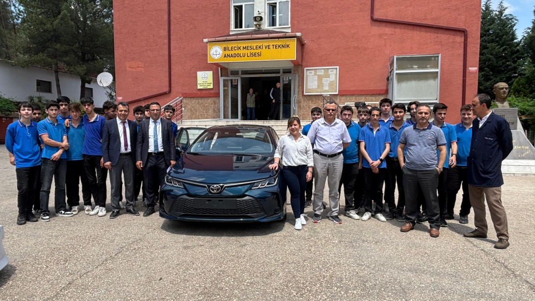 Toyota Otomotiv Sanayi Türkiye A.Ş. Tarafından, Bilecik Mesleki ve Teknik Anadolu Lisesi Motorlu Araçlar Teknolojisi Alanına Sıfır Kilometre Otomobil Hibe Edildi