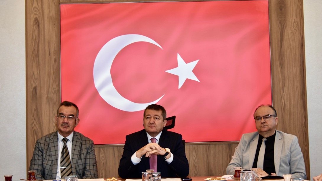 İl Millî Eğitim Müdürümüz Serdal Şimşek başkanlığında,  İl Millî Eğitim Komisyonu toplantısı gerçekleştirildi.
